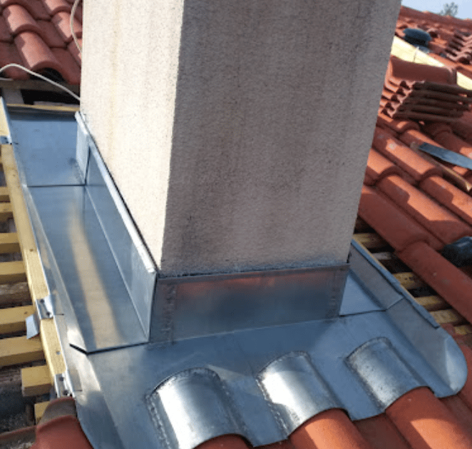 Travaux de zinguerie de qualité par Renov Toiture spécialiste à Pau