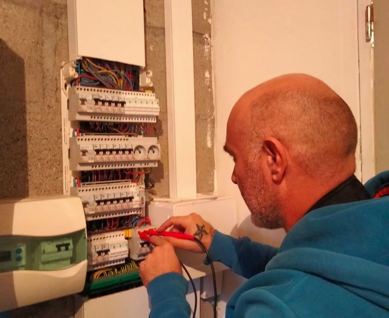 Diag Immo Geraldo réalise le diagnostic électricité en Sud Touraine. Vérification complète.