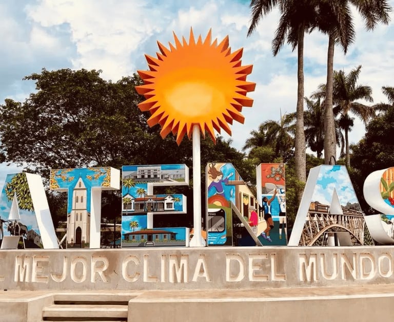 a sign that says Atenas Mejor Clima Del Mundo. Atenas the best climate in the world.