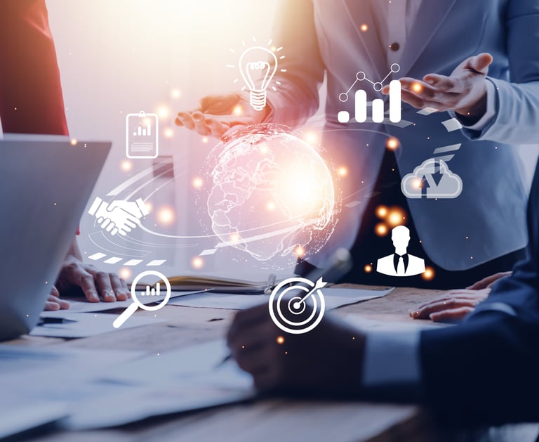 empresario alinhando marketing 360