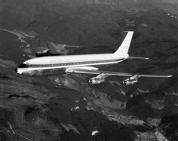 Boeing 707 jet comercial