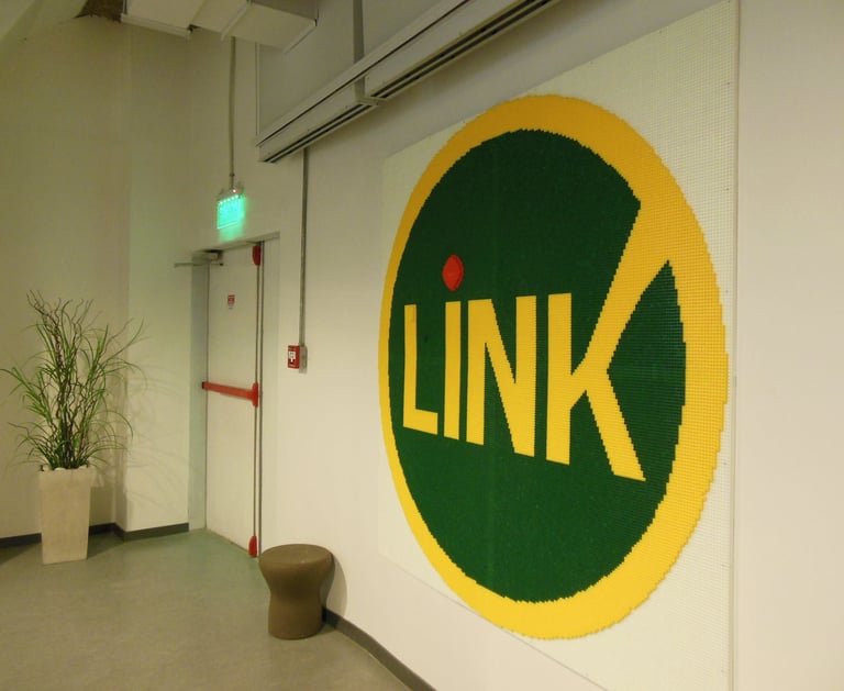 a wall with a link link link link link link link link link link link link Corporasti regalos empresa