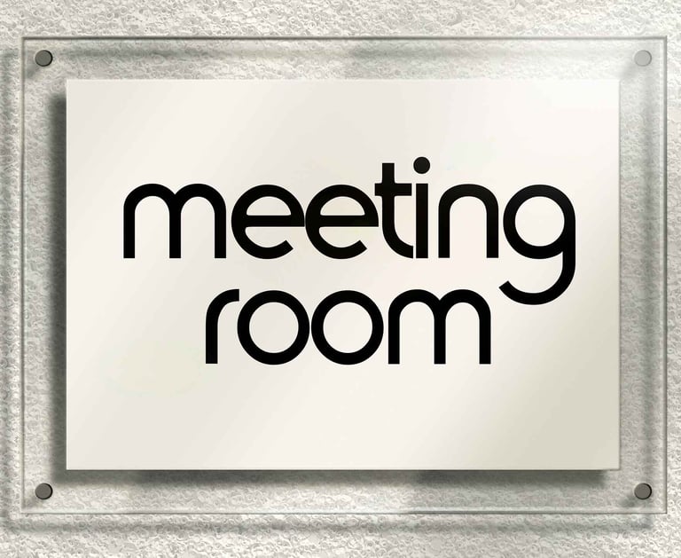 a sign that says meeting room
