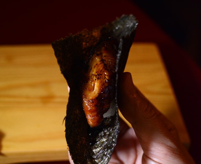 Omakase Koya88: sushi de enguia. Foto: Divulgação
