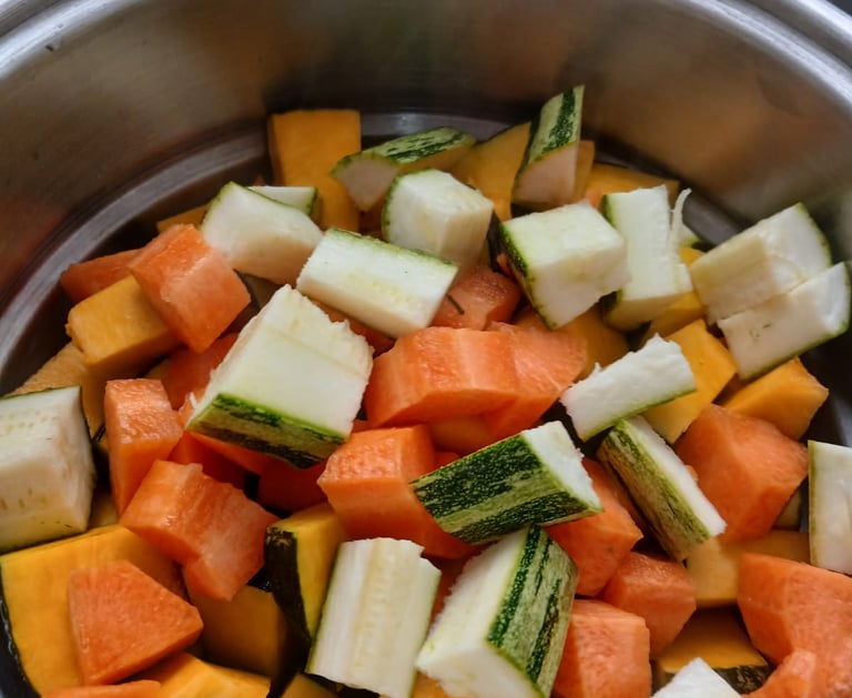 Base para picadinho com muitos legumes. Foto: Luciana Mastrorosa/ Revista Com Limão e Sal