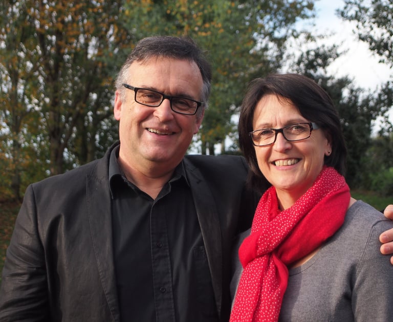 Hervé and Mireille GATE standing next to each other Maison Les Terrasses Villa du Fauquié