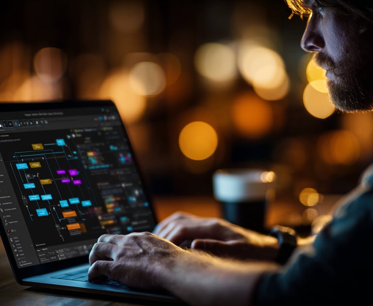 Pantalla de ordenador mostrando flujos de automatización de tareas en un taller práctico de IA