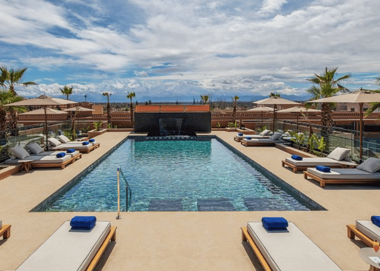 alt="piscine polyester maroc"