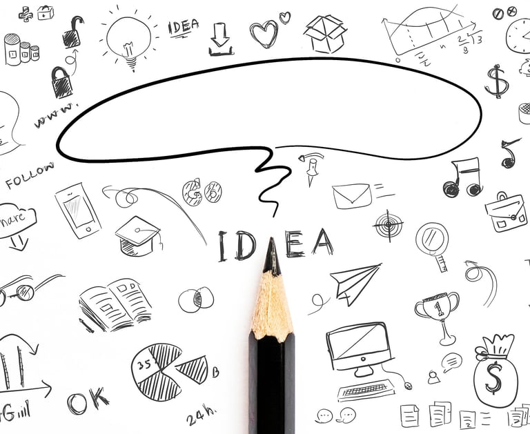 Lápis desenhando um espaço vazio, cercado por ideias e projetos já esboçados.