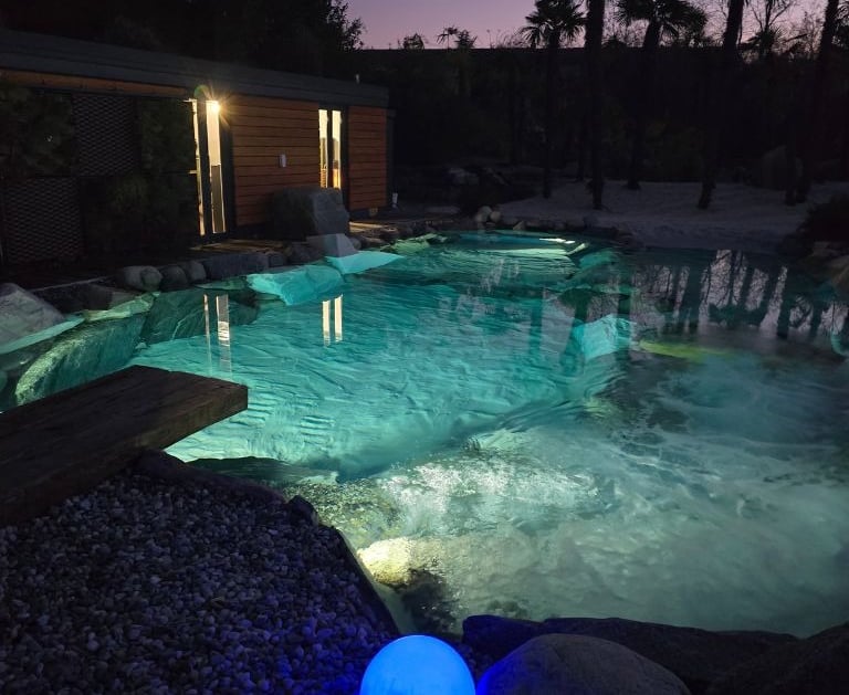 illuminazione scenografica per piscina