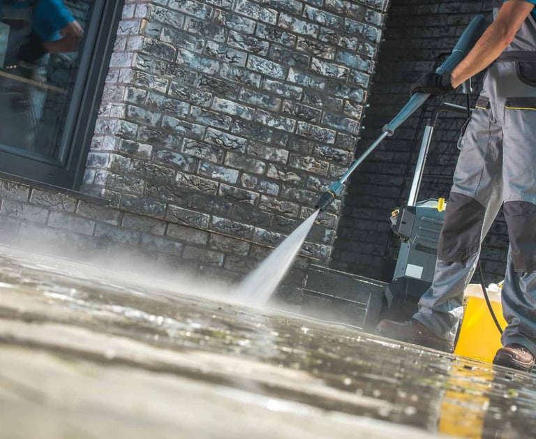 commercial pressure washing in plaza