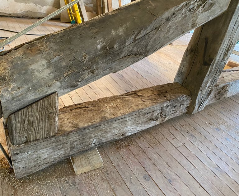 ferme sur bois non équarrie