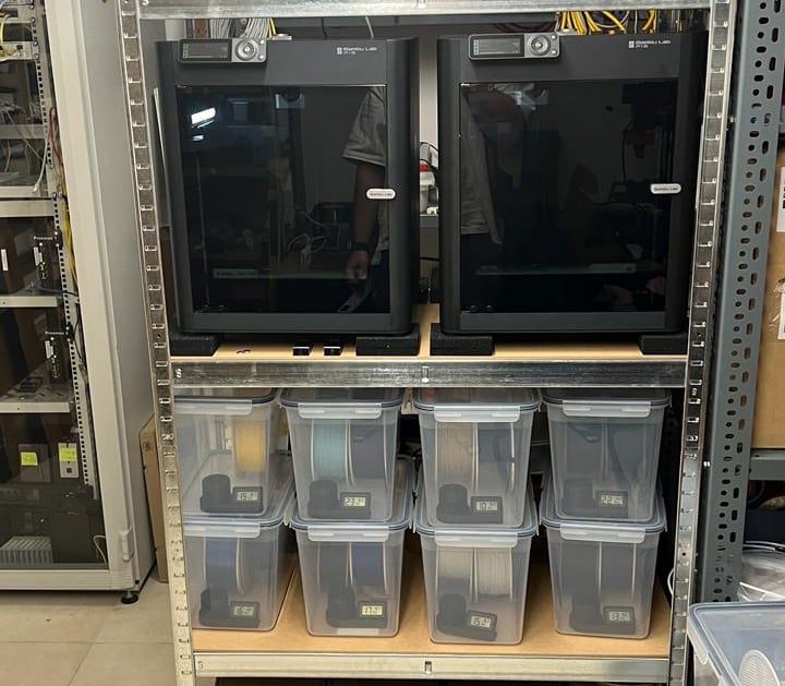 Print Farm bestehend aus mehreren 3D Druckern