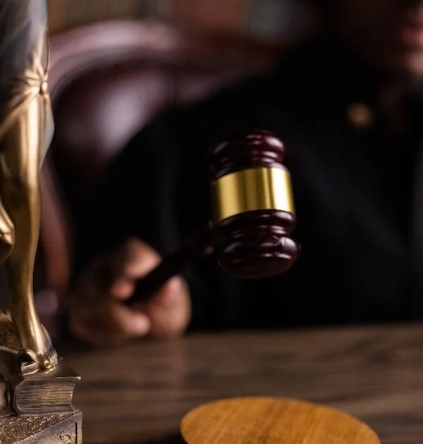 justice après une invalidation du permis de conduire 
