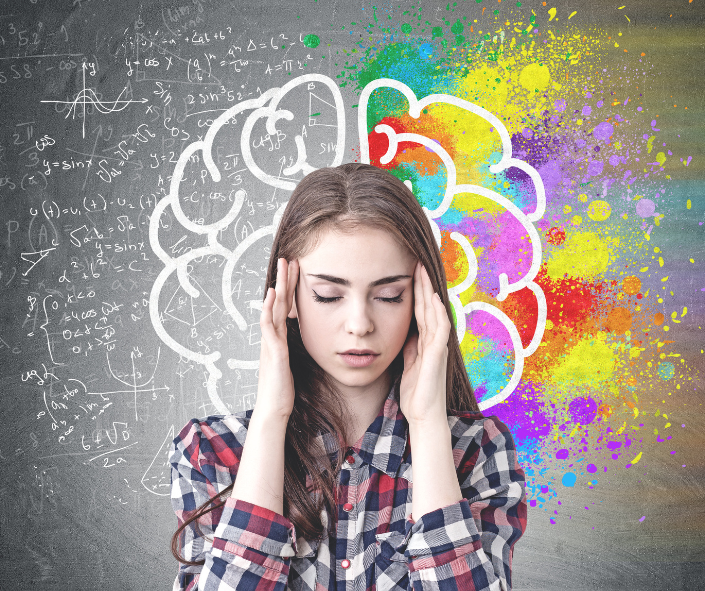 Une femme se concentre intellectuellement