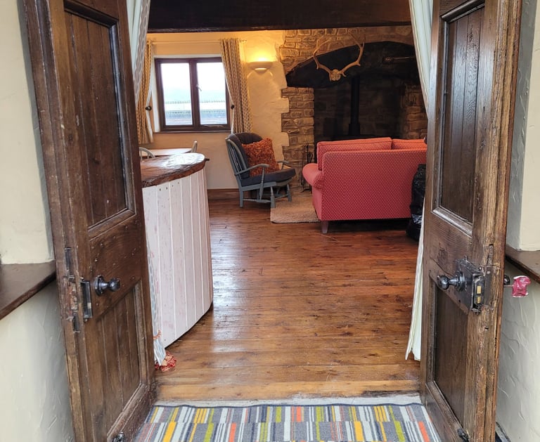 Unique holiday let near Llanwrtyd Wells. Dog friendly.