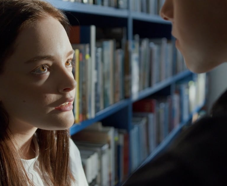 GORIGO creatividad publicitaria pareja biblioteca