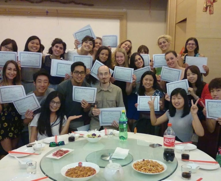 Grupo de profesores y estudiantes chinos