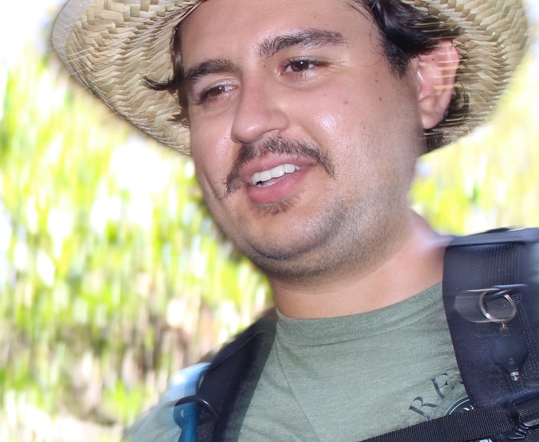 Gabriel Alvarez with a hat and a backpacker