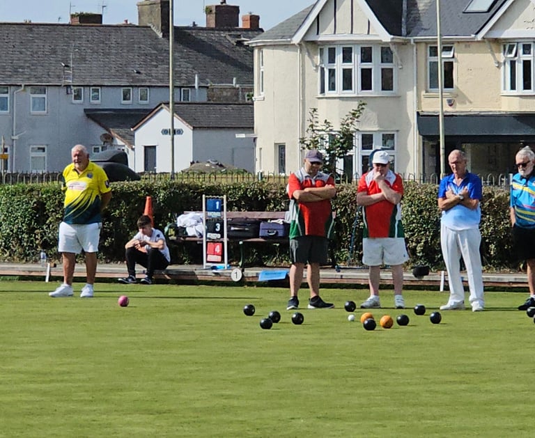Groups of bowlers on Porthcawl bowls club green