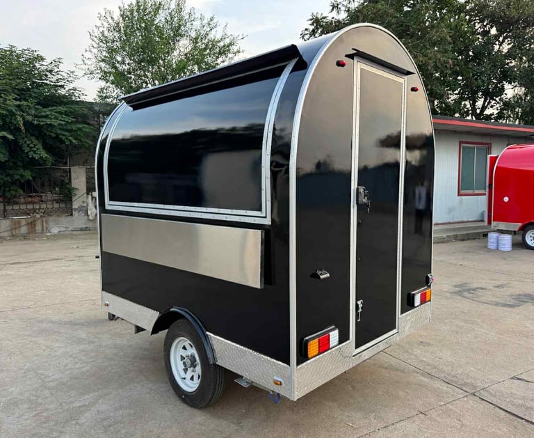 Foodtruck demi-rond TF-DM Nouvelle Génération noir RAL 9005 avec coque en fibre de verre, certifié Vincotte, design moderne e