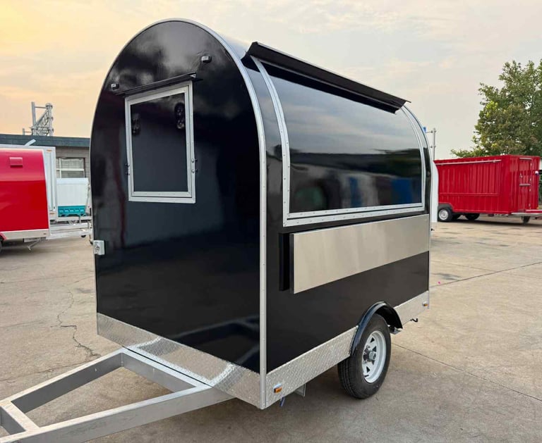 Foodtruck demi-rond TF-DM Nouvelle Génération noir RAL 9005 avec coque en fibre de verre, certifié Vincotte, design moderne e
