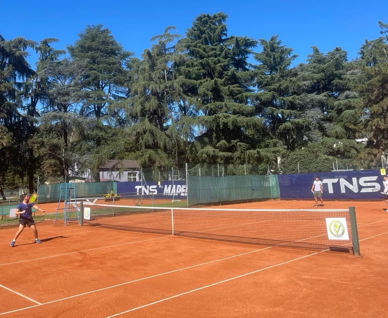 Campo da tennis in terra rossa presso il Centro Tennis Aeronautica, Milano.