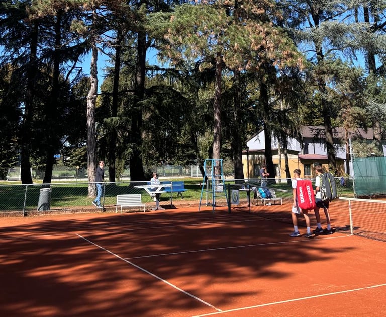 Campo da tennis in terra rossa presso il Centro Tennis Aeronautica, Milano.