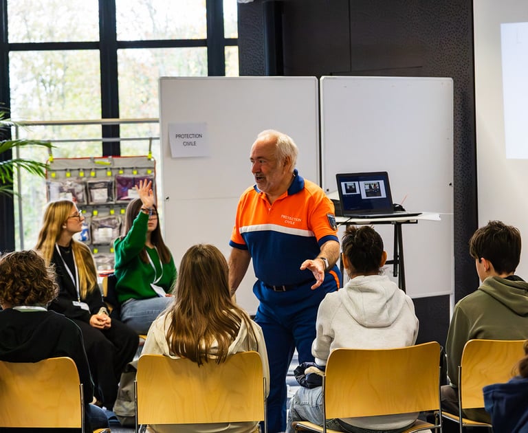 la protection civile, intervenant animant un atelier sur le vivre ensemble