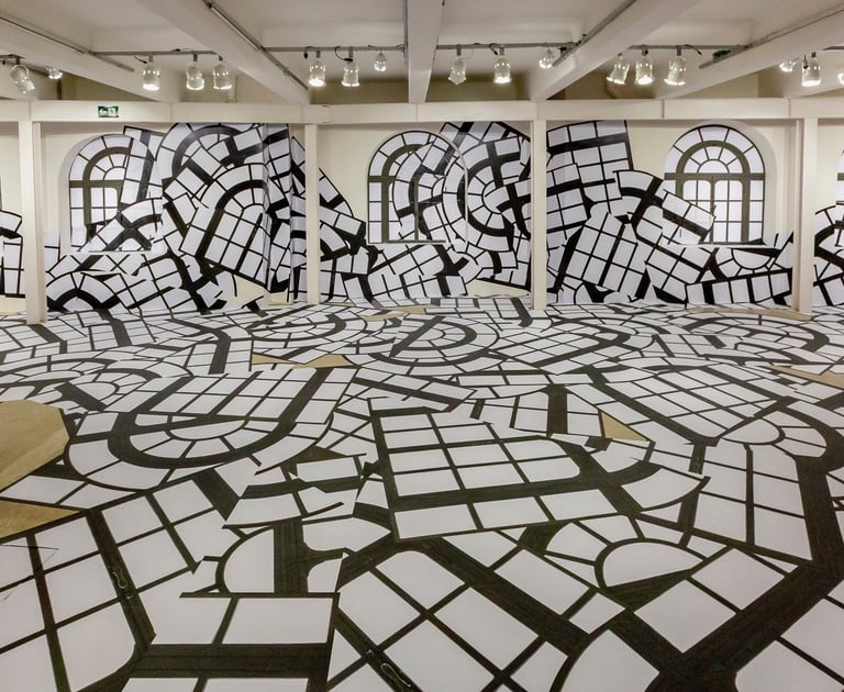 Cascata 2020 Vinil adesivo/ variáveis Exposição "Limiares", Paço das Artes,