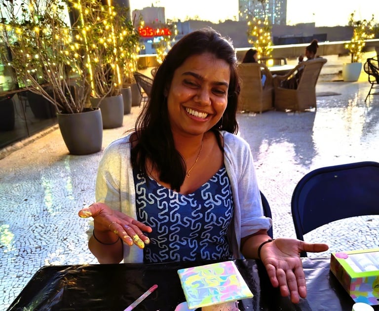 CraftCulture fluid art workshop participant