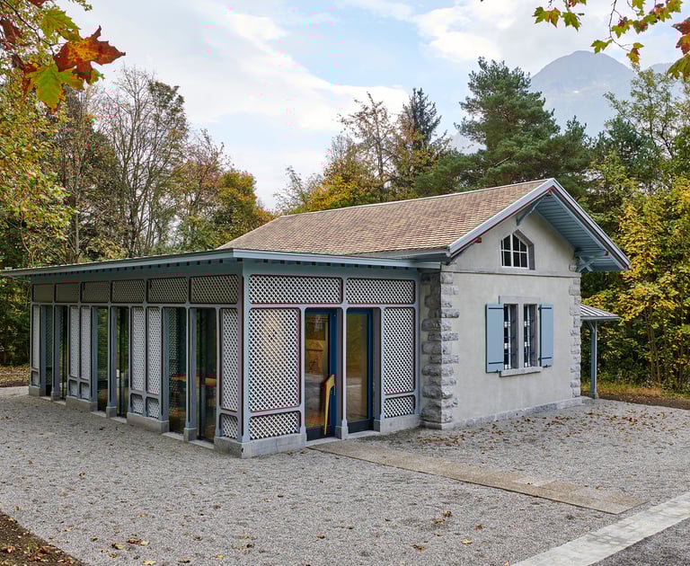 Photo de la salle prise de l'extérieur 1