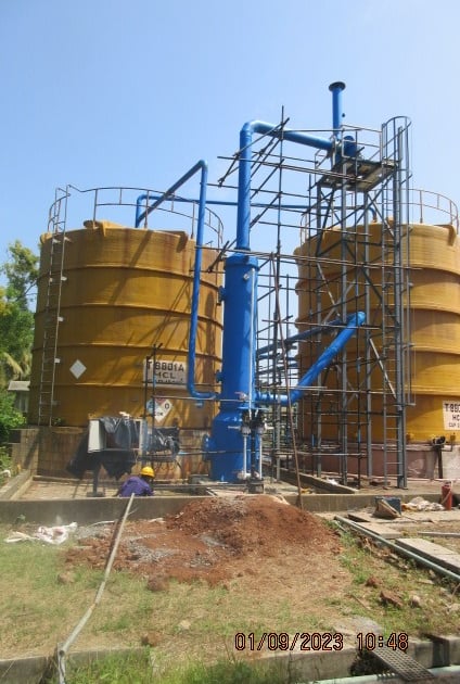 HCL fume scrubbing system for HCL fumes generating from from HCL storage tanks