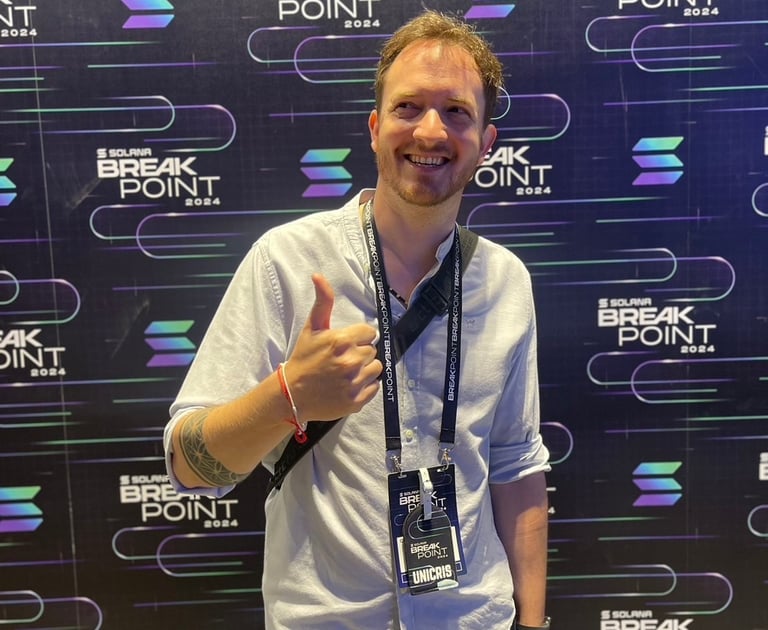 Unicris giving a thumbs up at the Solana Breakpoint 2024 crypto conference.