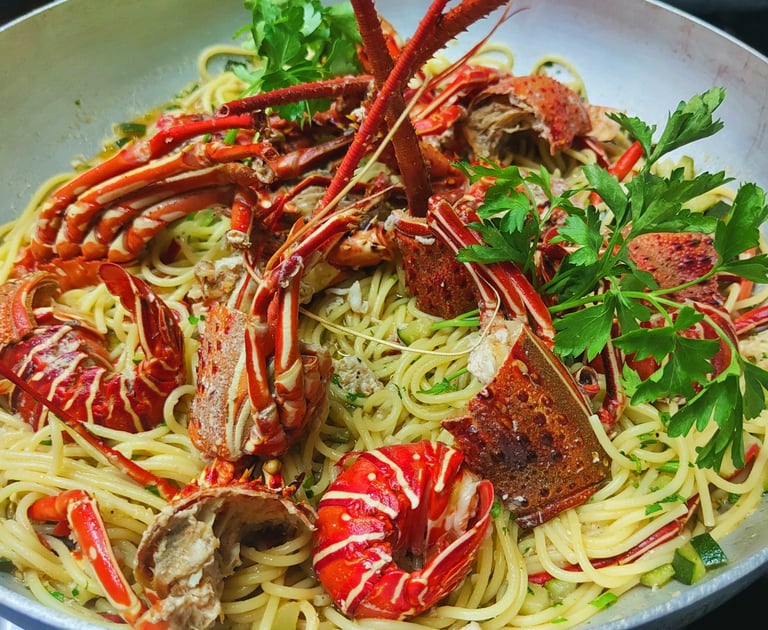 Restaurant à Maio, Cap-Vert avec plats de poisson frais et cuisine locale