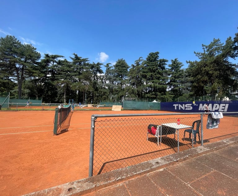 Campo da tennis in terra rossa presso il Centro Tennis Aeronautica, Milano.