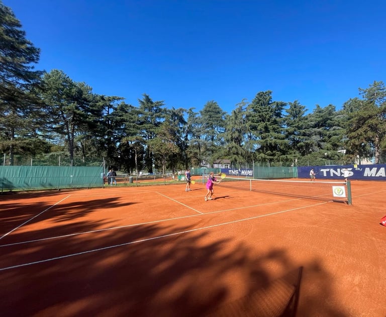 Campo da tennis in terra rossa presso il Centro Tennis Aeronautica, Milano.