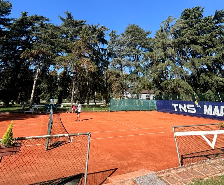 Campo da tennis in terra rossa presso il Centro Tennis Aeronautica, Milano.