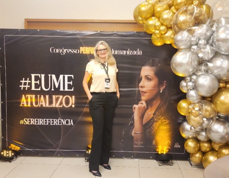Paola Bertini a melhor em furo de orelha humanizado