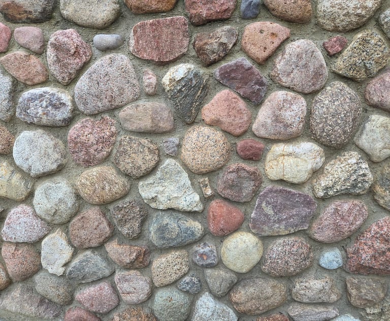 Riedulio akmens mūras, atramine akmens siena Alytuje