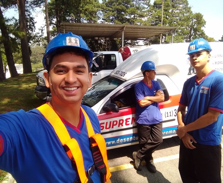 técnicos da suprema desentupidora