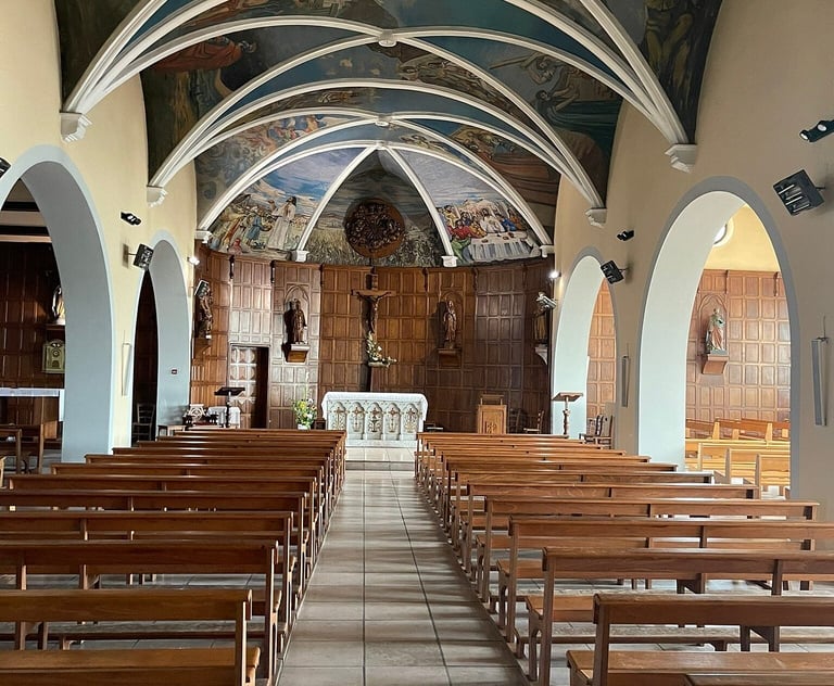 intérieur de l'église de saint clément dan les Landes