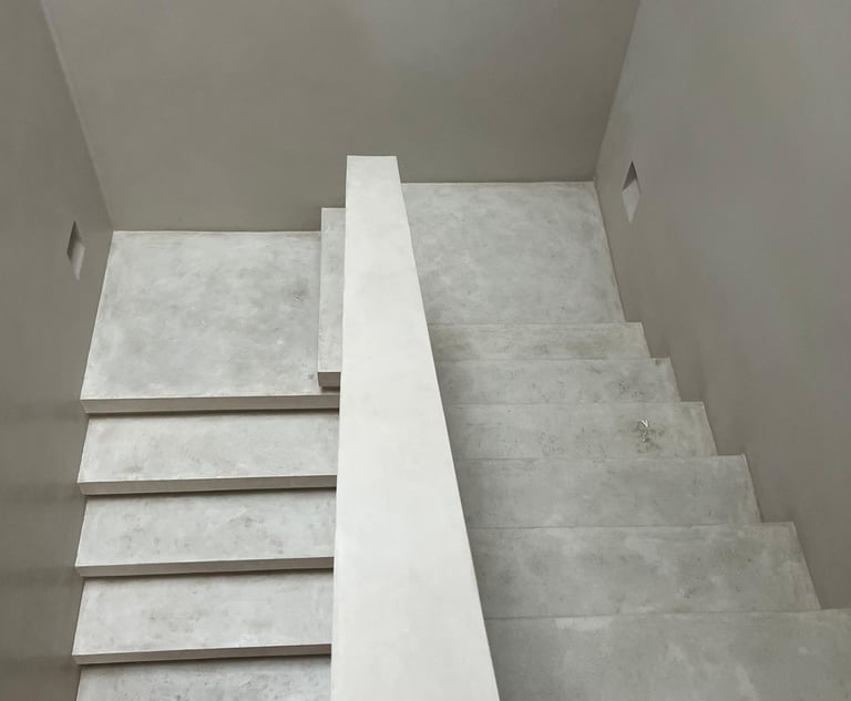 Pilar del Este escalera Principal