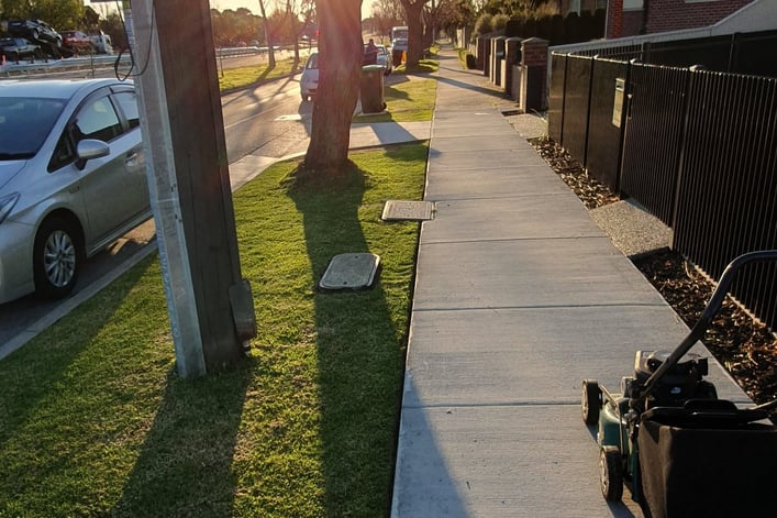 Landscaping, Lawn mowing, edging & all Gardening maintenance services