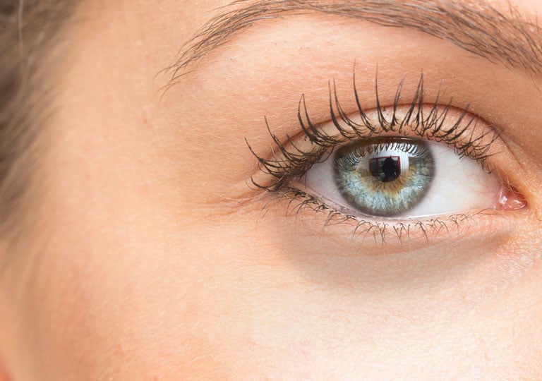 Tratamientos estéticos para rejuvenecer la mirada y reducir ojeras y líneas finas