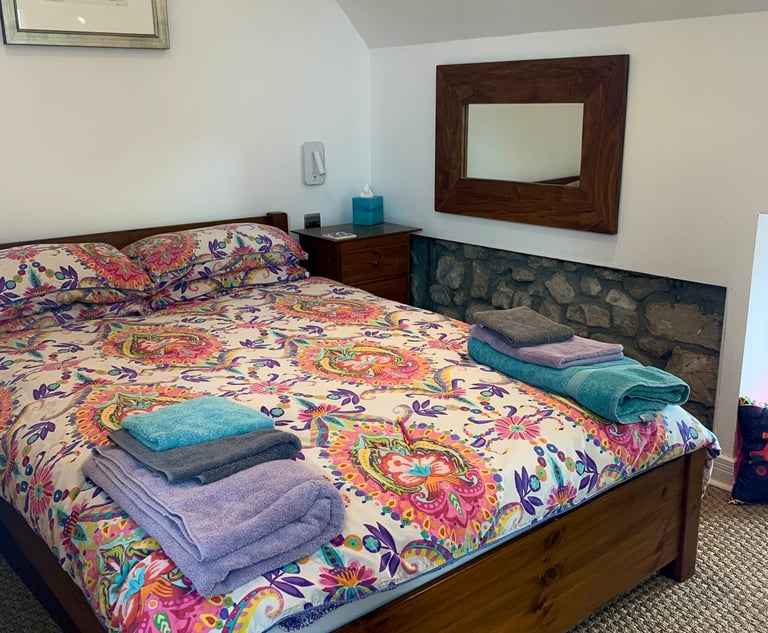 The AirBnB room available at Lapstone Cottage, the home of Bridge 76 paddleboard hire company