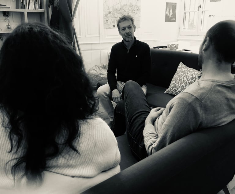 Médiation de 2 personnes pour permettre la résolution de conflits personnels et professionnels