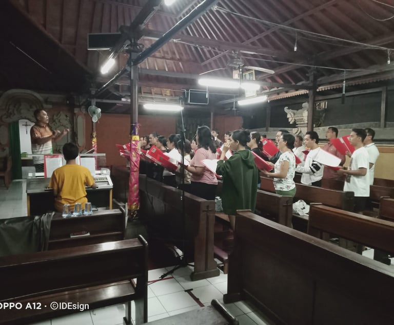 latihan loor persiapan misa perdana RD Made Yohan Mahastra