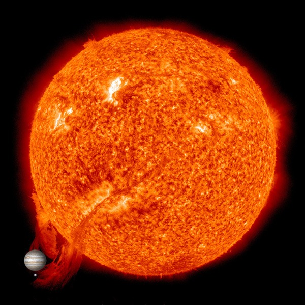 Sun_earth_jupiter_whole_600, Solar prominence - Wikipedia By NASA Goddard Space Flight Center