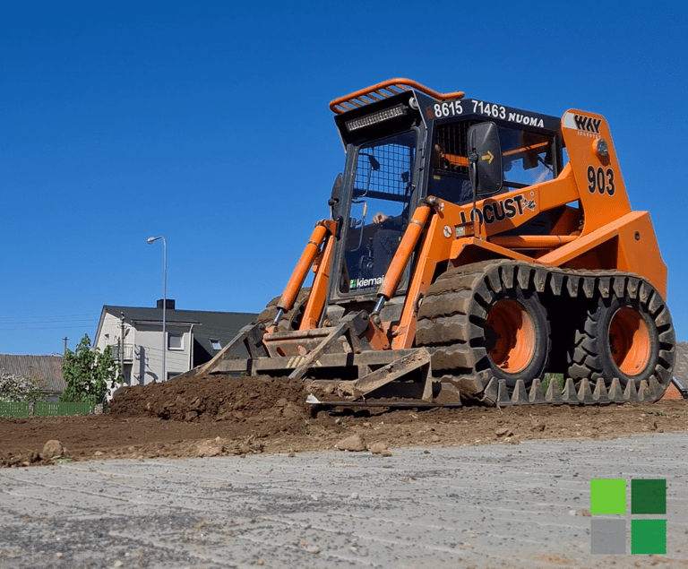 Kiemai.lt Universalus mini krautuvas Locust 903